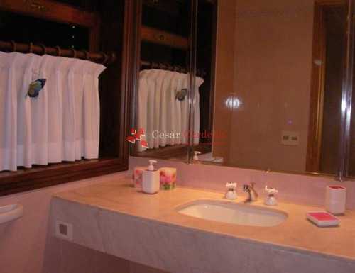 Casa En Golf, 4 Dormitorios *- Ref: 1064