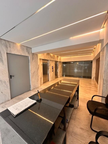 Renta Oficina De 170m2 En Obra Negra Más 50m2 De Una Amplia Terraza Privada En L , Ubicada En El 3er Piso, Cuenta Con 3 Bajadas Para Baños Interiores, Aire Acondicionado 4 Lugares De Estacionamiento