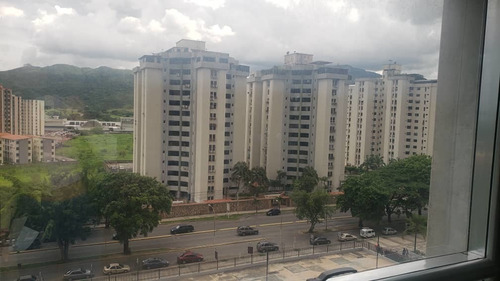Imagen 6 de 14 de Oficina En Urb. Las Quintas, C.c Cristal - Naguanagua