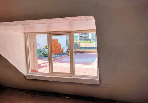 Oficinas En Liniers Con Multiples Salones Con Patio