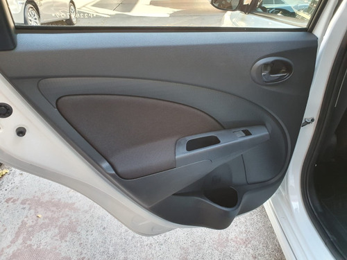 Imagen 4 de 20 de Toyota Etios Xls Pack 1.5 0km 2023