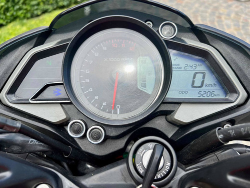 Imagen 11 de 18 de Bajaj Rouser Ns 200 Roja Y Negra 2016 Rodada En 2020, 5.000k