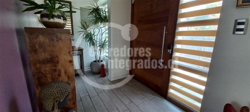 Casa En Venta De 4 Dorm. En Las Condes