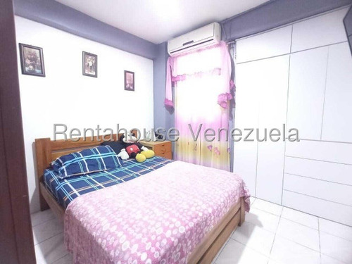 Erika Armeya Vende, Apartamento Ubicado En El Centro De Cabudare. Flex: 25-13615