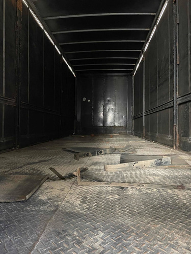 Imagem 2 de 3 de Bau Sider 8,50m Chapeado Truck