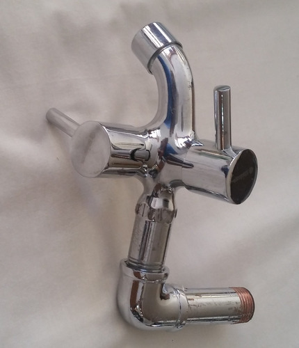 Se Vende Llave Agua Con Doble Salida.