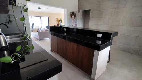 Casa En Venta Merida, Playa Chabihau De 1 Planta Frente Al Mar, Entrega Inmediata.