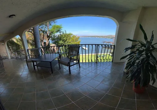 Casa En Venta En Teques Frente Al Lago