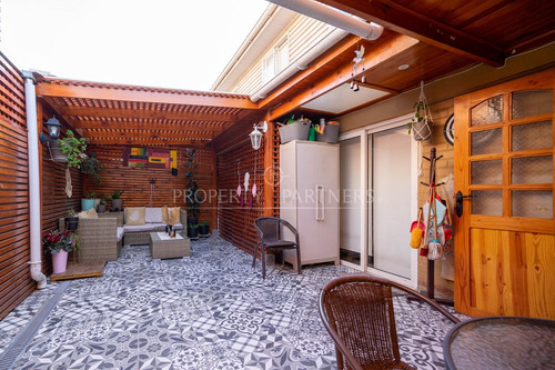 Acogedora Casa En Sector Residencial De Ciudad Del...