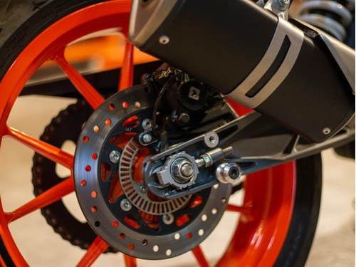 Imagen 14 de 25 de Ktm Duke 390 Gris Usado Seleccionado