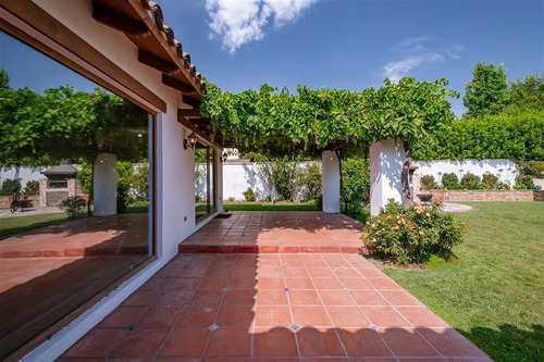 Casa En Venta De 4 Dorm. En Colina