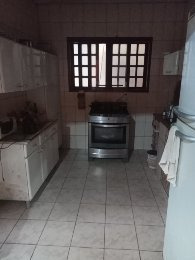 Casa Com Duas Suítes, 3 Quartos, Sala De Jantar, Sala De Est
