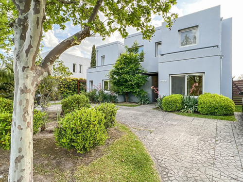 Imagen 5 de 30 de Casa En Venta Con Vista A Laguna En Barrio Cerrado En Tigre