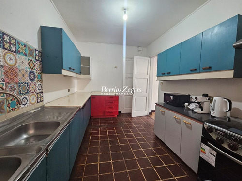 Casa En Venta 5 Dormitorios, Estar, Cercana A Metro En Ñuñoa