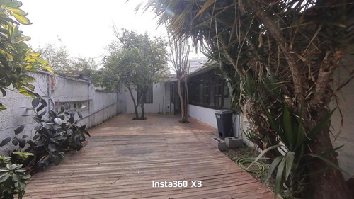 Amplia Casa Antigua Con Patio. Zona Residencial
