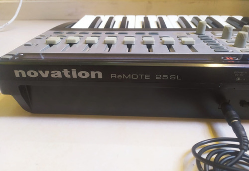 Controlador Novation Remote 25 Sl Mk2 Mkii Usb Midi Daw