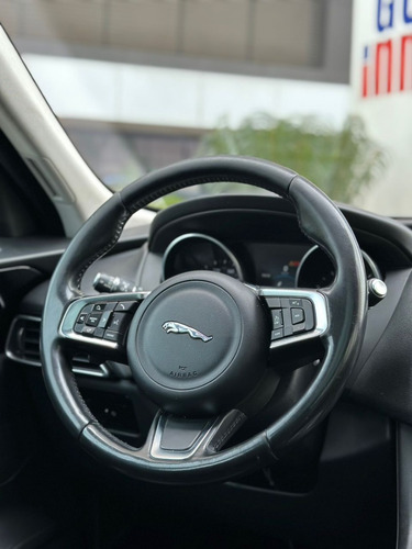 Jaguar F-PACE 2.0 Prestige 5p Gasolina