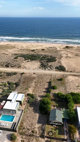 Vendo En Primera Línea Del Mar 2450 M2