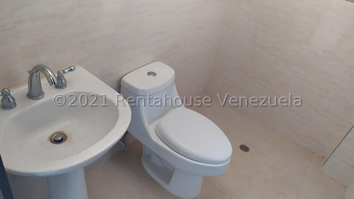 Imagen 5 de 13 de Rmp Se Vende Townhouse En Terrazas Del Country Valencia, Zona Exclusiva, Amplios Espacios En Obra Blanca Para Decorar A Su Gusto.