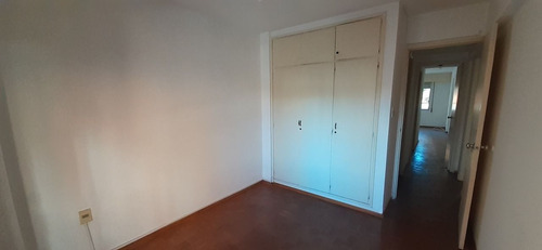 Apartamento Sobre Avenida, Ambientes Amplios