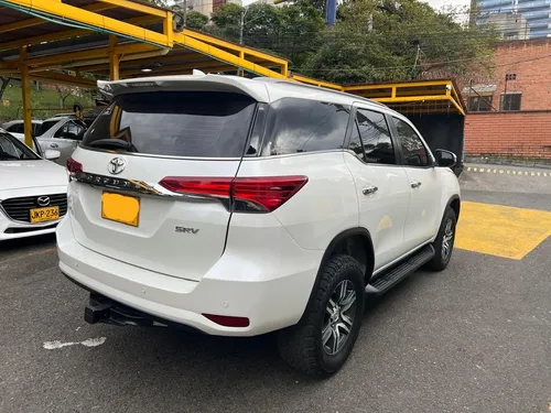 Toyota Fortuner 2.7 Srv
