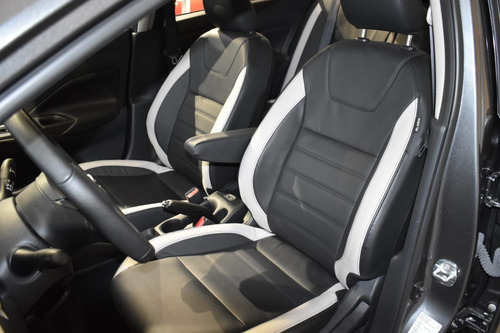 Imagen 8 de 25 de Nissan Versa Exclusive Cvt Juan Carlos