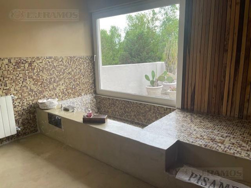 Casa Al Agua En Barrio La Laguna -rincón De Milberg
