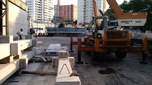 Drott Cruz Crane