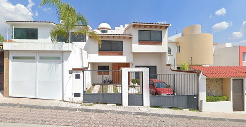 Venta De Casa En Av. Senda Magica, Melenio Iii, Queretaro, Queretaro. Oe