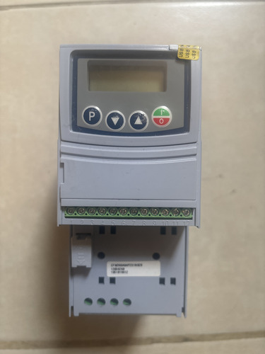 Inversor De Frecuencia Weg Cfw300 Mono 4a E 110v S 220v 1cv (Usado)