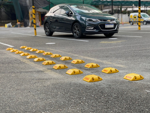 Imagen 4 de 9 de Reductores 2 Lineas Tope De Estacionamiento Lomo Burro