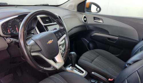 Imagen 10 de 13 de Chevrolet Sonic 2017 1.6 Premier At