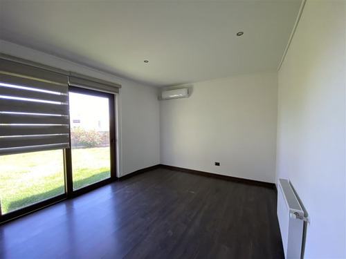 Casa En Venta De 4 Dorm. En Colina