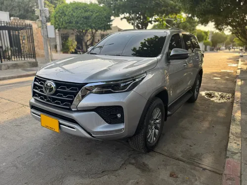 Toyota Fortuner 2.4 Diésel Srv 4X2