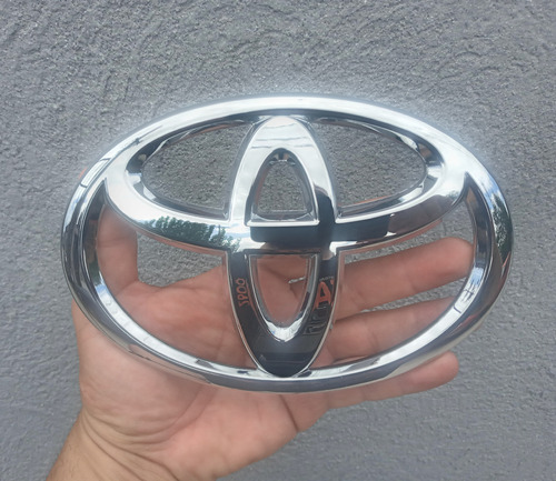 Insignia Parrilla Original Toyota Hilux 2017/19 753110k130