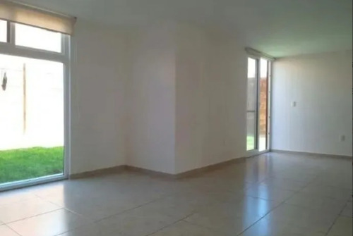 Hermosa Casa En Venta En Circuito Puerta Del Sol 1, El Pueblito, Querétaro, México. Cmr