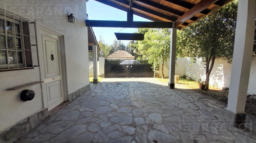 Alquiler Anual-casa 4 Ambientes En Parque Sakura, Exaltacion