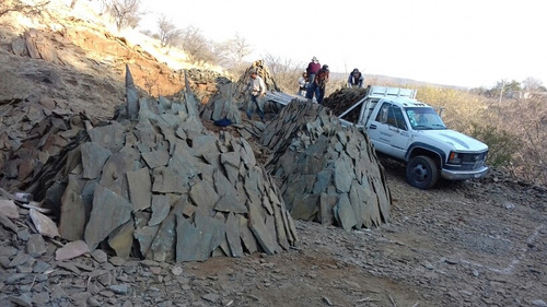 Imagen 2 de 7 de Piedra Laja Verde Sarrosa O Militar