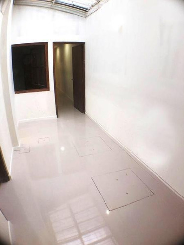 Toda Reciclada! En 1 Planta, A Metros Br. España Y Libertad