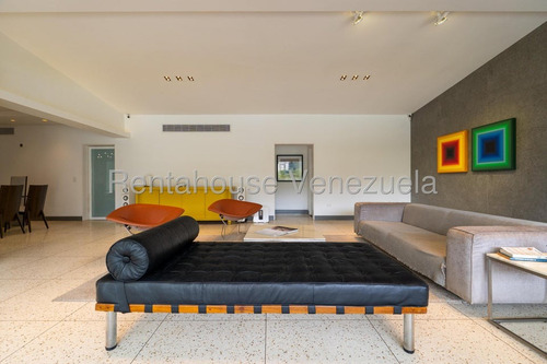 Se Ofrece En Venta Espectacular Y Hermosa Casa Quinta Ubicada En Los Geranios En El Hatillo