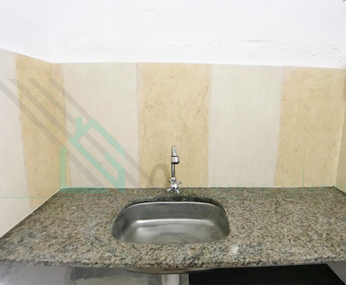 Local Comercial , Ideal Para Kiosco O Almacen