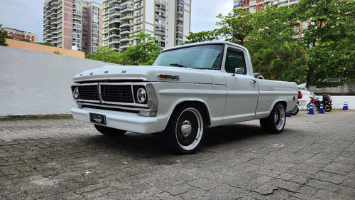 Ford F100 V8