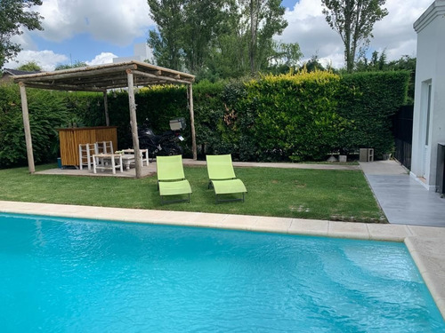 Casa En Venta En El Barrio La Masia
