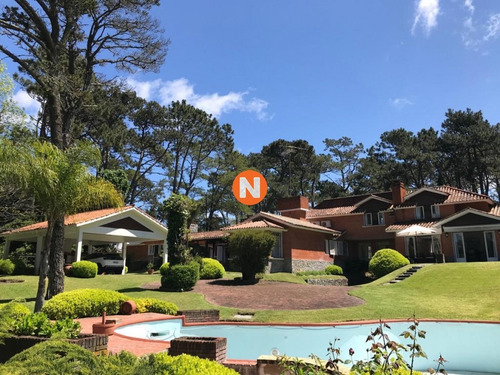 Oportunidad, Casa En Venta, Golf, Punta Del Este, 6 Dormitorios.- Ref: 206771