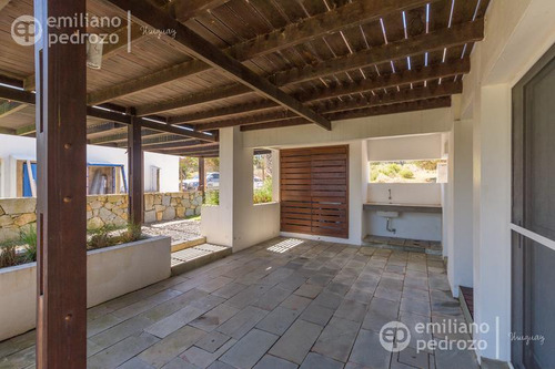 Venta Casa 6 Dormitorios Con Piscina Y Vista Al Mar En Punta Piedra La Barra Uruguay