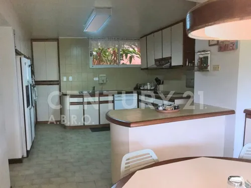 Distinguida Casa En La Tahona