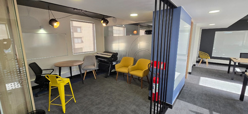 Oficina Dúplex Recién Remodelada Con Mobiliario Incluido