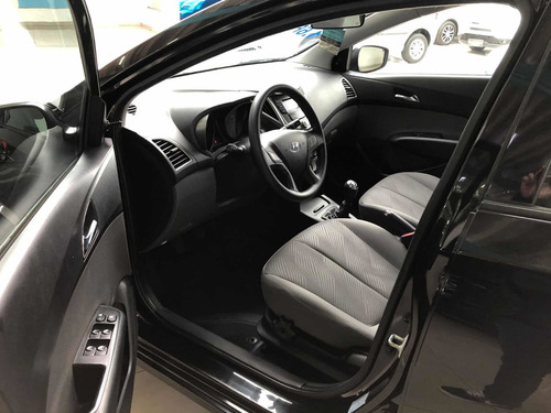 Imagem 9 de 12 de Hyundai Hb20s 2014 1.6 Comfort Plus Flex 4p