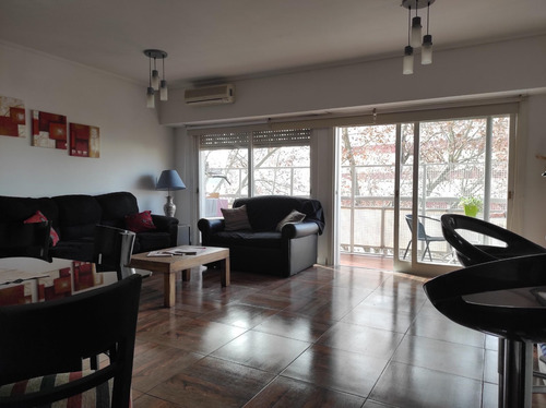 Imagen 3 de 12 de Amplio Departamento - 4 Ambientes - ¡ 2 Balcones ! Se Acepta Permuta Menor Valor