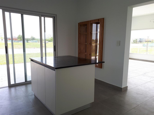 Imagen 9 de 17 de Casa En Venta El Canton Bº Islas A Laguna C/pileta